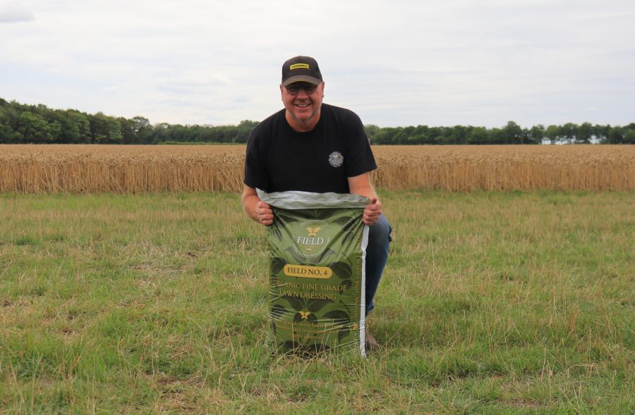 Field No.4 Organic Fine Grade Lawn Dressing - Image 6